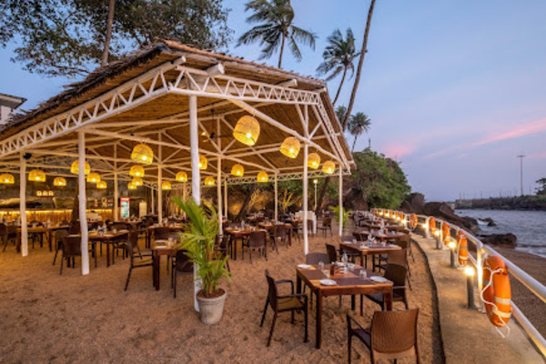 Sea Pebble Restaurant & Bar